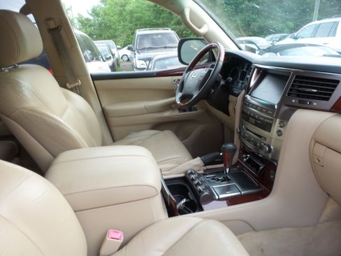 Used 2011 Lexus LX 570 4WD image 2