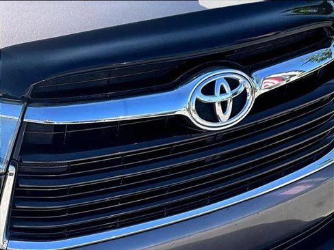 Used 2015 Toyota Highlander XLE FWD image 27