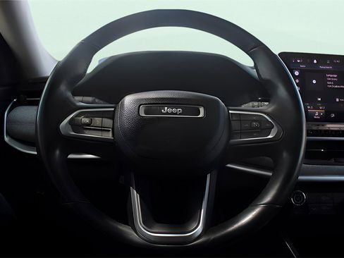 Used 2022 Jeep Compass Latitude image 15