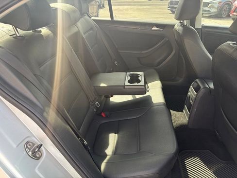 Used 2012 Volkswagen Jetta SE FWD image 14