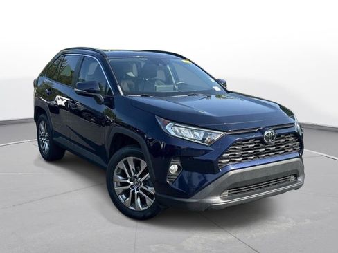 Used 2020 Toyota RAV4 XLE Premium FWD image 4
