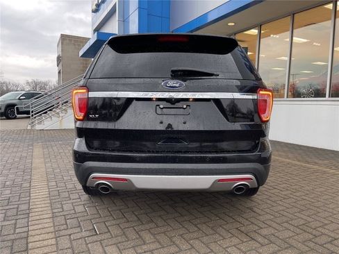 Used 2017 Ford Explorer XLT FWD image 4