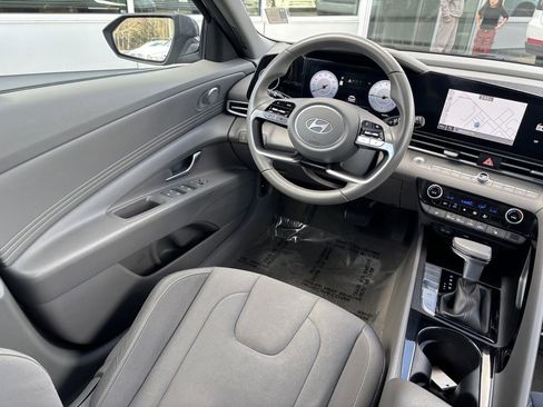 Used 2025 Hyundai Elantra SEL FWD image 20