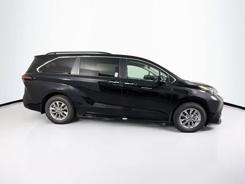 New 2026 Toyota Sienna XLE FWD image 10