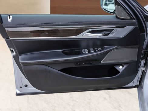 Used 2020 BMW 740i RWD image 26