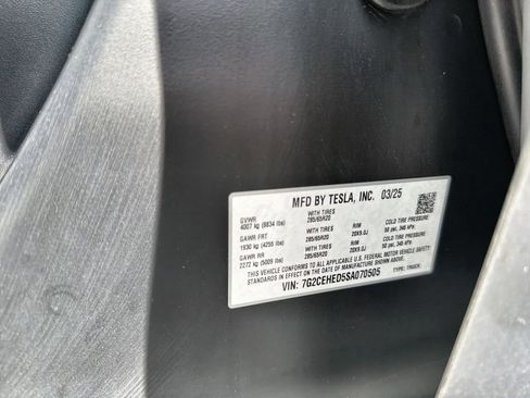 Used 2025 Tesla Cybertruck AWD Crew Cab image 28