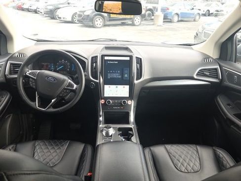 Used 2024 Ford Edge Titanium image 19