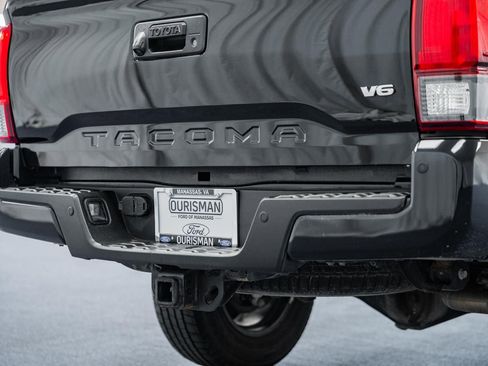 Used 2019 Toyota Tacoma TRD Sport image 23