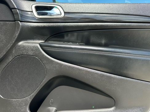 Used 2020 Jeep Grand Cherokee Laredo RWD image 21