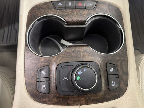 Used 2021 GMC Acadia Denali w/ Denali Technology Package FWD image 19