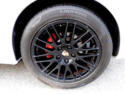 Used 2014 Porsche Cayenne GTS image 24