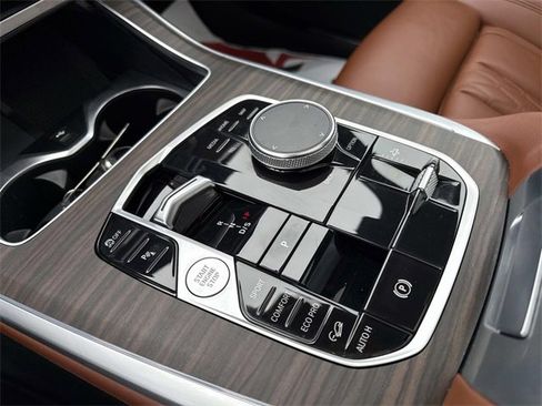 Used 2024 BMW X7 xDrive40i w/ M Sport Package image 24