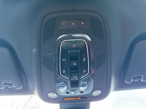 Used 2019 Bentley Bentayga image 89