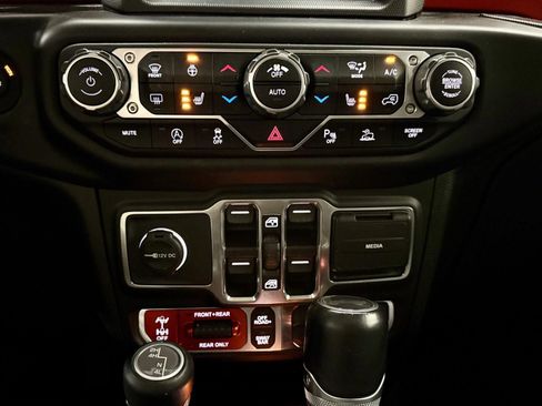 Used 2021 Jeep Wrangler Unlimited Rubicon AWD/4WD image 22