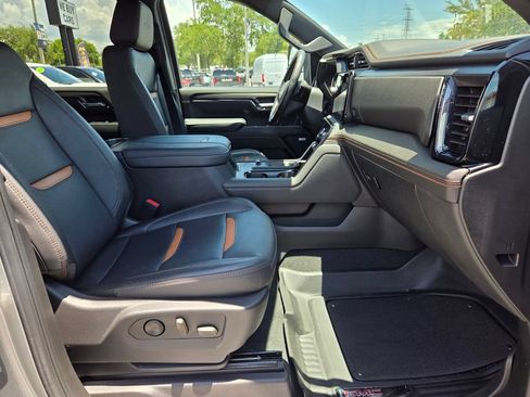Used 2024 GMC Sierra 2500 AT4 AWD/4WD image 14