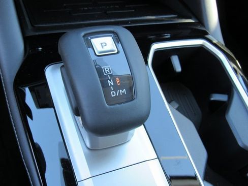 New 2025 Mitsubishi Outlander SE image 19