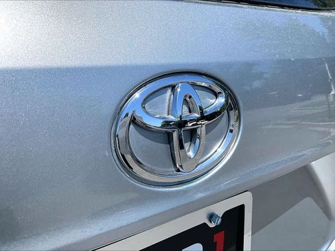 Used 2021 Toyota Highlander XLE AWD/4WD image 31