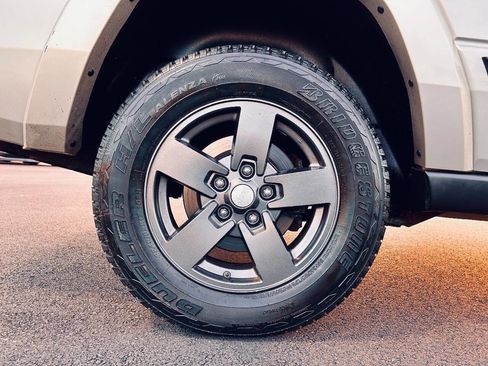 Used 2007 Jeep Commander Sport image 34