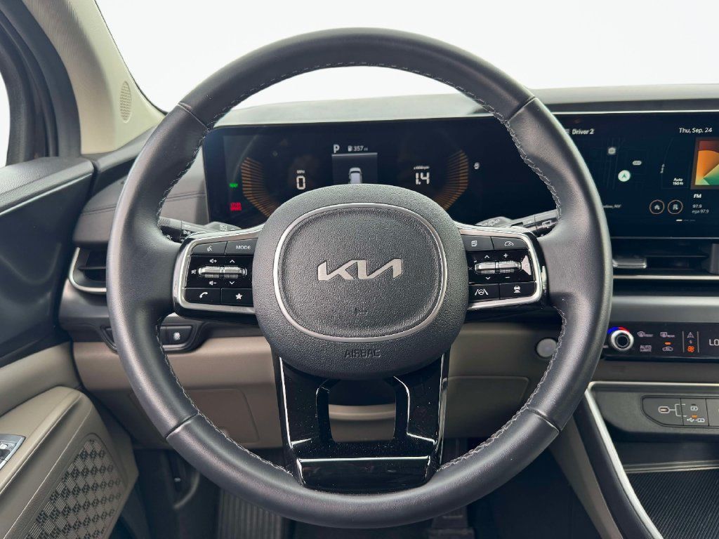 Used 2026 Kia Carnival LXS FWD image 11