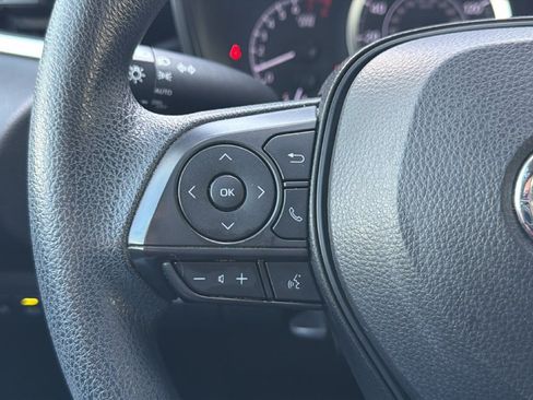 Used 2022 Toyota Corolla LE FWD image 19