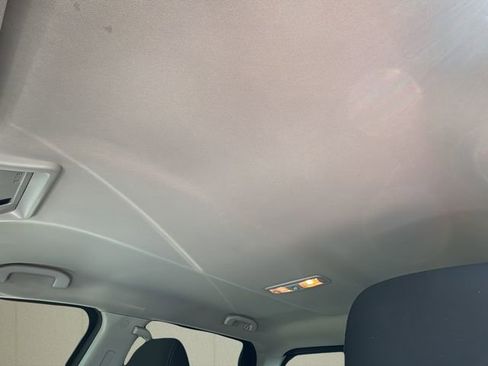 Used 2018 Nissan Titan SV w/ SV Convenience Package RWD image 11