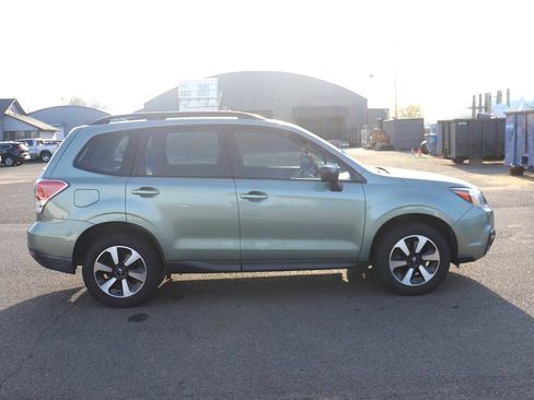 Used 2017 Subaru Forester 2.5i w/ Alloy Wheel Package image 4