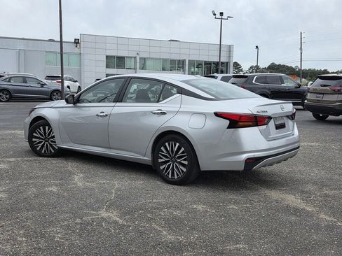 Used 2024 Nissan Altima 2.5 SV FWD image 5