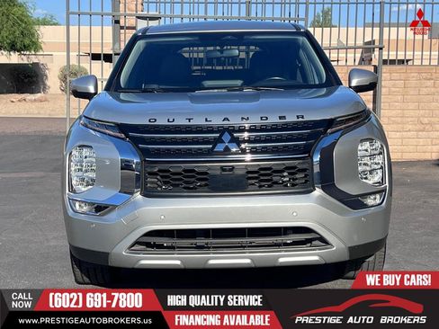 Used 2022 Mitsubishi Outlander SE FWD image 3
