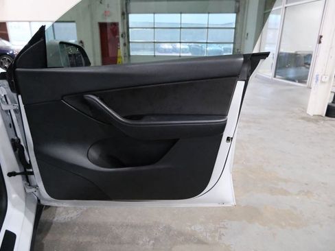 Used 2021 Tesla Model Y 2WD image 32