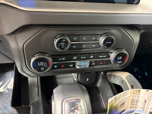 Certified 2025 Ford Bronco Outer Banks AWD/4WD image 18