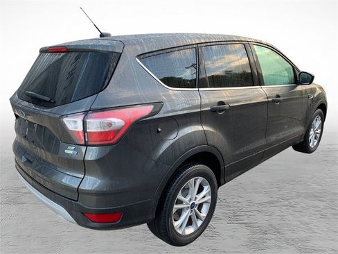 Used 2017 Ford Escape SE w/ SE Cold Weather Package AWD/4WD image 2