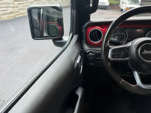 Used 2023 Jeep Gladiator Rubicon w/ Cold Weather Group AWD/4WD image 17