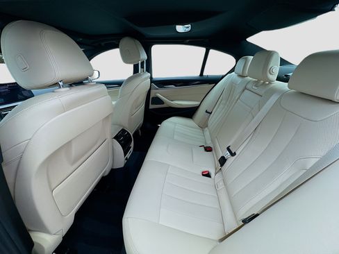 Used 2023 BMW 530e w/ Premium Package image 16