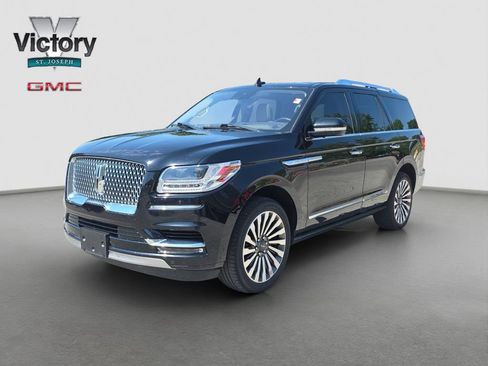 Used 2019 Lincoln Navigator Reserve AWD/4WD image 3