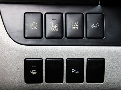 Used 2016 Toyota Highlander Limited w/ Driver Technology Package image 28