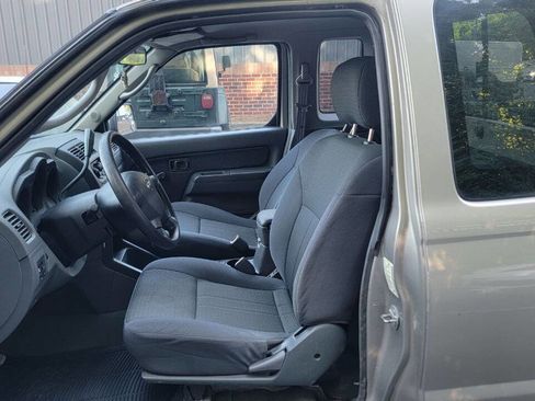 Used 2002 Nissan Frontier XE image 9
