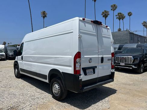 Used 2025 RAM ProMaster 2500 w/ Convenience Group FWD image 9