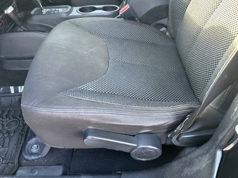 Used 2016 Jeep Wrangler Unlimited Sport image 19