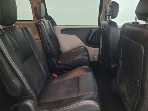 Used 2019 Dodge Grand Caravan SXT image 19