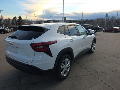 Certified 2025 Chevrolet Trax LS image 5