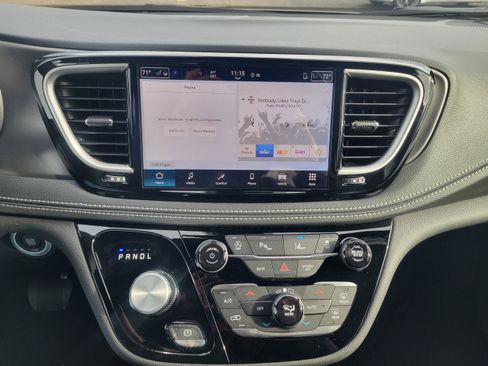 New 2026 Chrysler Pacifica Select w/ S Appearance Package image 28