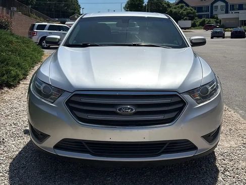 Used 2018 Ford Taurus SEL w/ Equipment Group 201A AWD/4WD image 4