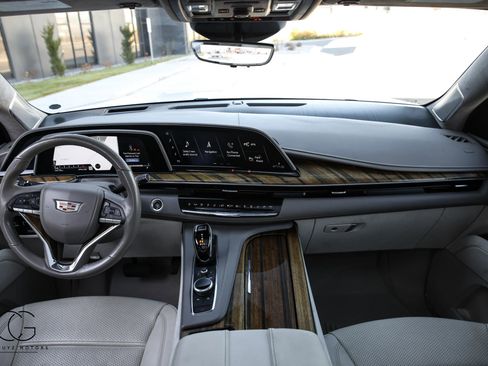 Used 2021 Cadillac Escalade ESV Premium Luxury Platinum image 38
