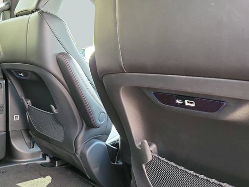New 2027 Chrysler Pacifica Select FWD image 31