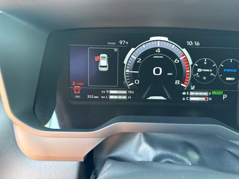 Used 2026 Toyota Sequoia Platinum AWD/4WD image 3