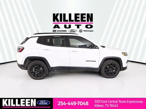 Used 2025 Jeep Compass Latitude w/ Convenience Group image 9