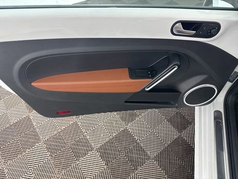 Used 2015 Volkswagen Beetle 1.8T Classic image 18