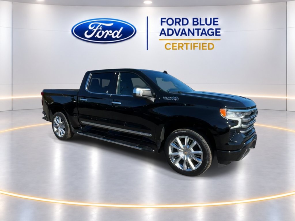 Used 2023 Chevrolet Silverado 1500 High Country w/ High Country Premium Package AWD/4WD image 3