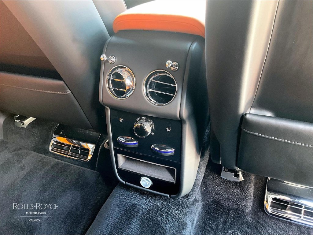 Certified 2025 Rolls-Royce Cullinan AWD/4WD image 31