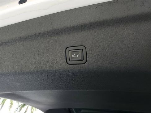Certified 2023 Cadillac Escalade ESV V AWD/4WD image 31